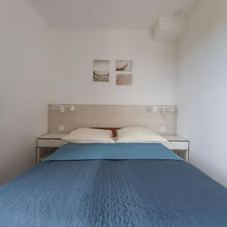 Bursztyn II Domki Apartamenty Pokoje W Sarbinowie Blisko Morza Lodge