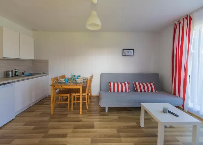 Bursztyn Ii W Sarbinowie Blisko Morza Sarbinowo